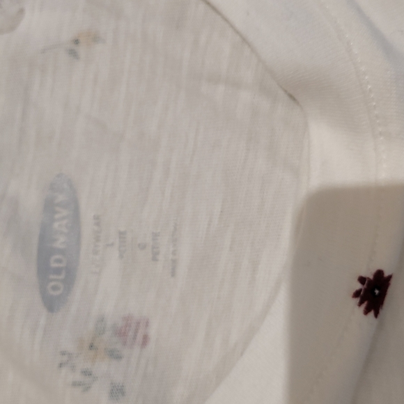 Old Navy Tee shirt - Picture 4 of 6